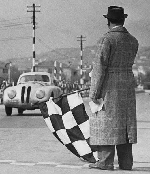 Zieldurchfahrt beim I. Gran Premio Brescia delle Mille Miglia, 28. April 1940